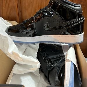 AIR JORDAN 1 MID SE (GS)